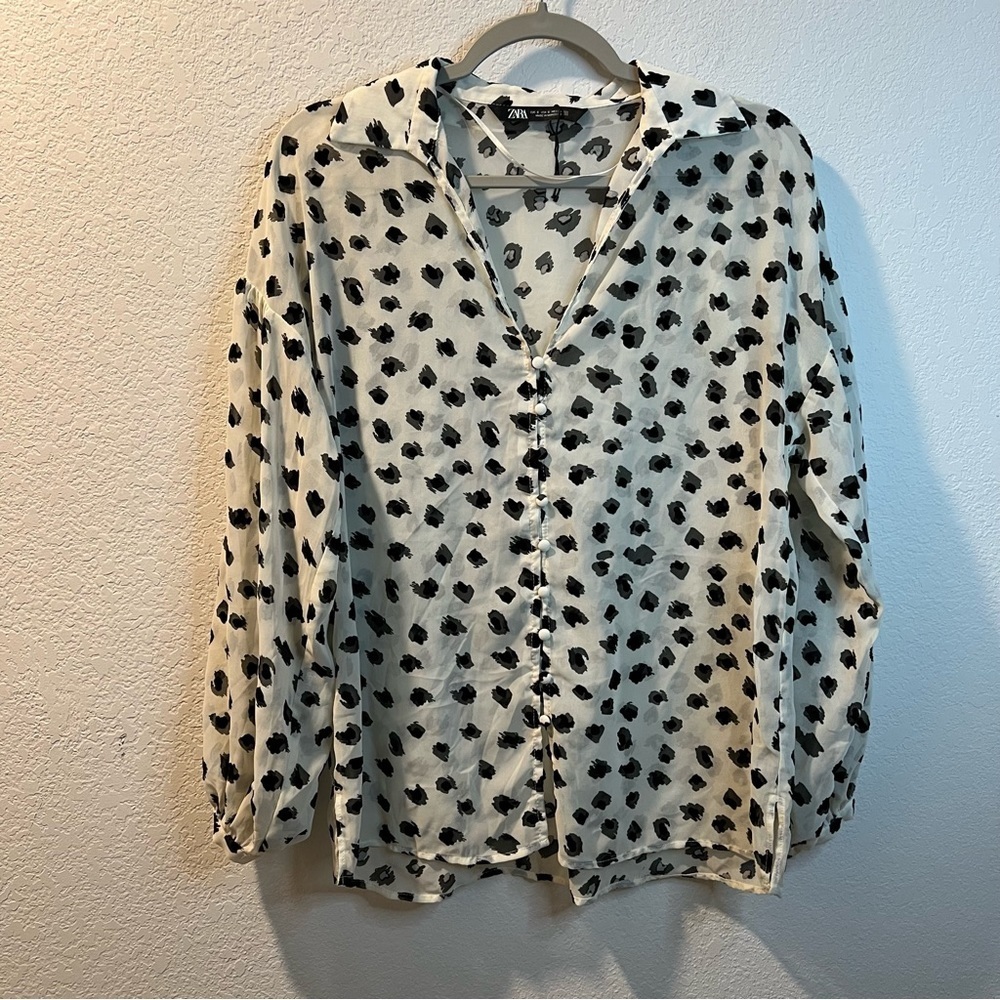 Women’s Zara off white polka dot patterned sheer button front blouse size small